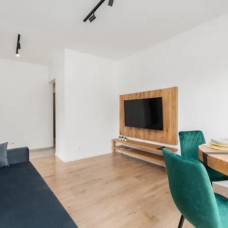 With Garden Dmowskiego 81 By Renters