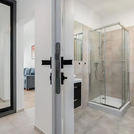 With Garden Dmowskiego 81 By Renters