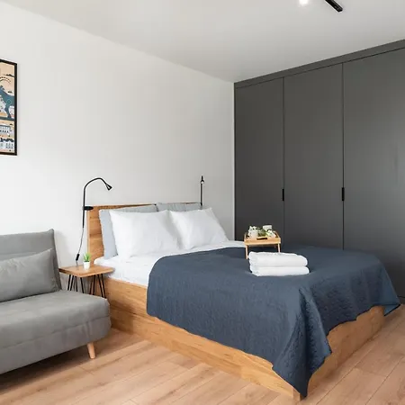 With Garden Dmowskiego 81 By Renters