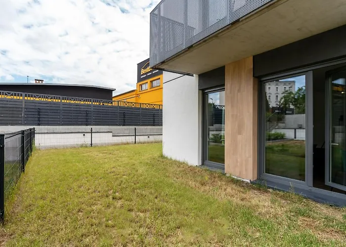 With Garden Dmowskiego 81 By Renters Apartamento Poznań