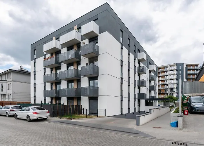 With Garden Dmowskiego 81 By Renters Apartamento Poznań