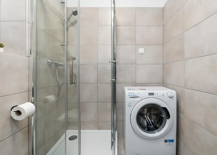 With Garden Dmowskiego 81 By Renters Apartamento Poznań