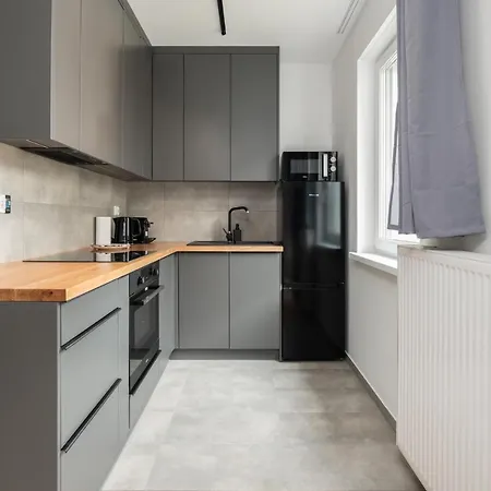 With Garden Dmowskiego 81 By Renters Daire Poznan