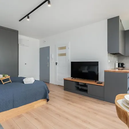 With Garden Dmowskiego 81 By Renters * Poznań